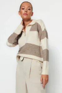 TRENDYOLMİLLA Beige Wide Pattern Soft textured Zippered Knitwear Sweater