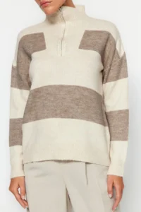 TRENDYOLMİLLA Beige Wide Pattern Soft textured Zippered Knitwear Sweater - Image 3
