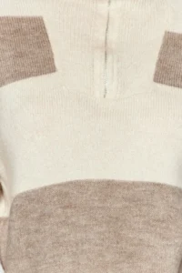 TRENDYOLMİLLA Beige Wide Pattern Soft textured Zippered Knitwear Sweater - Image 4