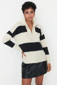 TRENDYOLMİLLA Stone Wide Pattern Soft textured Zippered Knitwear Sweater - Image 3