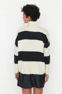 TRENDYOLMİLLA Stone Wide Pattern Soft textured Zippered Knitwear Sweater - Image 5