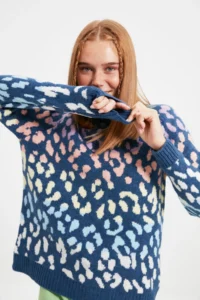 TRENDYOLMİLLA Indigo Soft textured Leopard Patterned Knitwear Sweater
