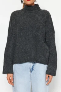 TRENDYOLMİLLA Anthracite Soft textured Basic Knitwear Sweater - Image 4