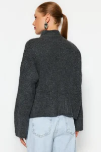 TRENDYOLMİLLA Anthracite Soft textured Basic Knitwear Sweater - Image 5