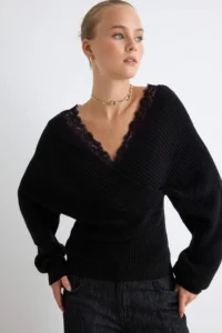 TRENDYOLMİLLA Black Double breasted Lace Garnili Knitwear Sweater