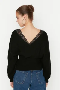 TRENDYOLMİLLA Black Double breasted Lace Garnili Knitwear Sweater - Image 9