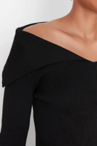 TRENDYOLMİLLA Black Carmen Collar Knitwear Sweater - Image 4