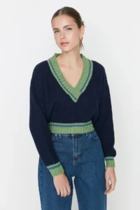 TRENDYOLMİLLA NAVY BLUE Crop College Themed Knitwear Sweater - Image 3