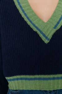 TRENDYOLMİLLA NAVY BLUE Crop College Themed Knitwear Sweater - Image 4