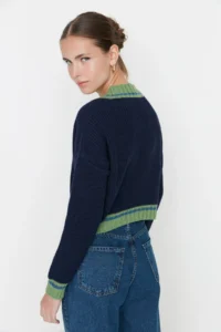 TRENDYOLMİLLA NAVY BLUE Crop College Themed Knitwear Sweater - Image 5