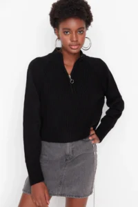 TRENDYOLMİLLA Black Crop Zippered High Neck Basic Knitwear Sweater