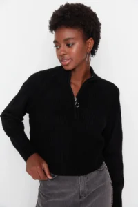 TRENDYOLMİLLA Black Crop Zippered High Neck Basic Knitwear Sweater - Image 3
