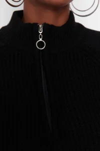 TRENDYOLMİLLA Black Crop Zippered High Neck Basic Knitwear Sweater - Image 4