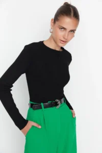 TRENDYOLMİLLA Black Basic Fitted Ribbed Knitwear Sweater
