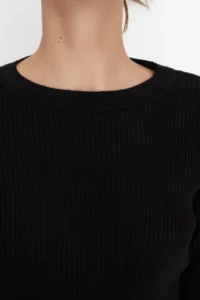 TRENDYOLMİLLA Black Basic Fitted Ribbed Knitwear Sweater - Image 4