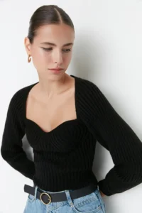 TRENDYOLMİLLA Black Crop Heart Collar Knitwear Sweater - Image 2