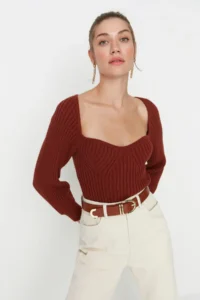 TRENDYOLMİLLA Brown Crop Heart Collar Knitwear Sweater - Image 2