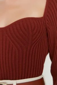 TRENDYOLMİLLA Brown Crop Heart Collar Knitwear Sweater - Image 3