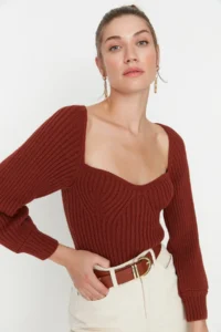 TRENDYOLMİLLA Brown Crop Heart Collar Knitwear Sweater - Image 4