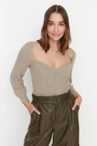 TRENDYOLMİLLA Mink Crop Heart Collar Knitwear Sweater - Image 2