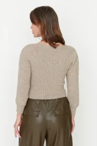 TRENDYOLMİLLA Mink Crop Heart Collar Knitwear Sweater - Image 5