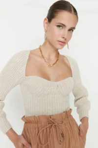 TRENDYOLMİLLA Stone Crop Heart Collar Knitwear Sweater - Image 2