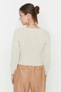 TRENDYOLMİLLA Stone Crop Heart Collar Knitwear Sweater - Image 4