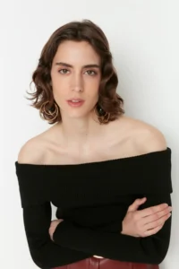 TRENDYOLMİLLA Black Super Crop Carmen Collar Knitwear Sweater - Image 3