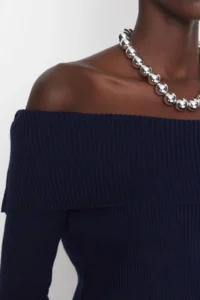 TRENDYOLMİLLA NAVY BLUE Super Crop Carmen Collar Knitwear Sweater - Image 4