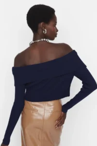 TRENDYOLMİLLA NAVY BLUE Super Crop Carmen Collar Knitwear Sweater - Image 5