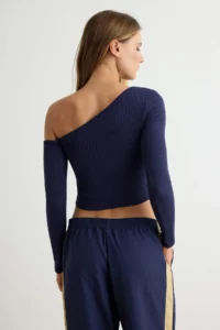 TRENDYOLMİLLA Indigo Fitted Asymmetric Collar off shoulder Ribbed Flexible Knitting Blouse - Image 4