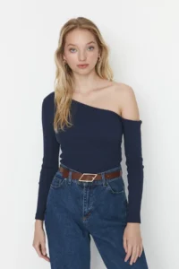 TRENDYOLMİLLA Indigo Fitted Asymmetric Collar off shoulder Ribbed Flexible Knitting Blouse - Image 7
