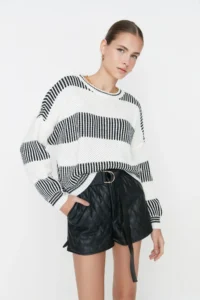 TRENDYOLMİLLA Ecru Wide Pattern Striped Knitwear Sweater - Image 3