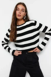 TRENDYOLMİLLA Black Crop Basic Striped Knitwear Sweater - Image 3