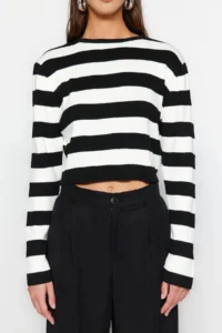 TRENDYOLMİLLA Black Crop Basic Striped Knitwear Sweater - Image 4