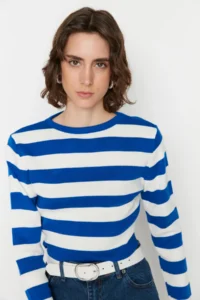 TRENDYOLMİLLA NAVY BLUE Crop Basic Striped Knitwear Sweater - Image 2