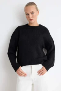 TRENDYOLMİLLA Black Wide Pattern Soft textured Basic Knitwear Sweater - Image 3
