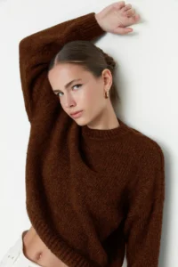 TRENDYOLMİLLA Brown Wide Pattern Soft textured Basic Knitwear Sweater