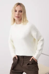 TRENDYOLMİLLA Ecru Wide Pattern Soft textured Basic Knitwear Sweater - Image 5