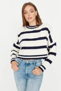 TRENDYOLMİLLA Ecru Crop Striped Knitwear Sweater - Image 3