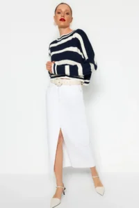 TRENDYOLMİLLA NAVY BLUE Crop Striped Knitwear Sweater - Image 2