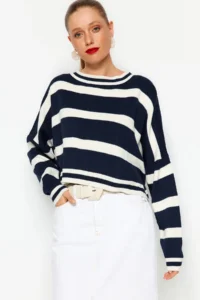 TRENDYOLMİLLA NAVY BLUE Crop Striped Knitwear Sweater - Image 3