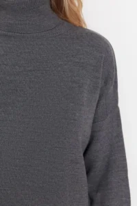 TRENDYOLMİLLA Gray Wide Pattern Basic Knitwear Sweater - Image 4