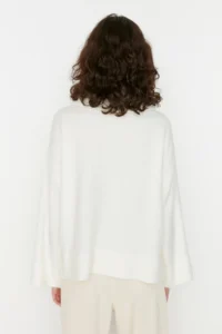 TRENDYOLMİLLA Ecru Wide Pattern Soft textured Zippered Knitwear Sweater - Image 5
