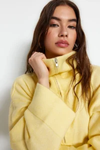 TRENDYOLMİLLA Yellow Wide Pattern Soft textured Zippered Knitwear Sweater - Image 4