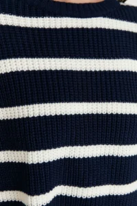 TRENDYOLMİLLA NAVY BLUE Crop Basic Striped Wide Pattern Knitwear Sweater - Image 4