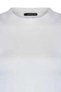 TRENDYOLMİLLA Ecru Crop Soft textured Knitwear Sweater - Image 8