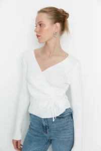 TRENDYOLMİLLA Ecru Double breasted Shirring Detailed Knitwear Sweater - Image 3