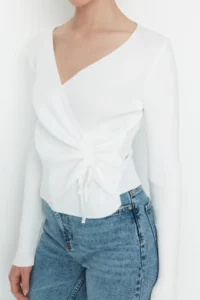 TRENDYOLMİLLA Ecru Double breasted Shirring Detailed Knitwear Sweater - Image 4