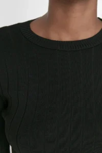 TRENDYOLMİLLA Black Basic Crew Neck Knitwear Sweater - Image 4